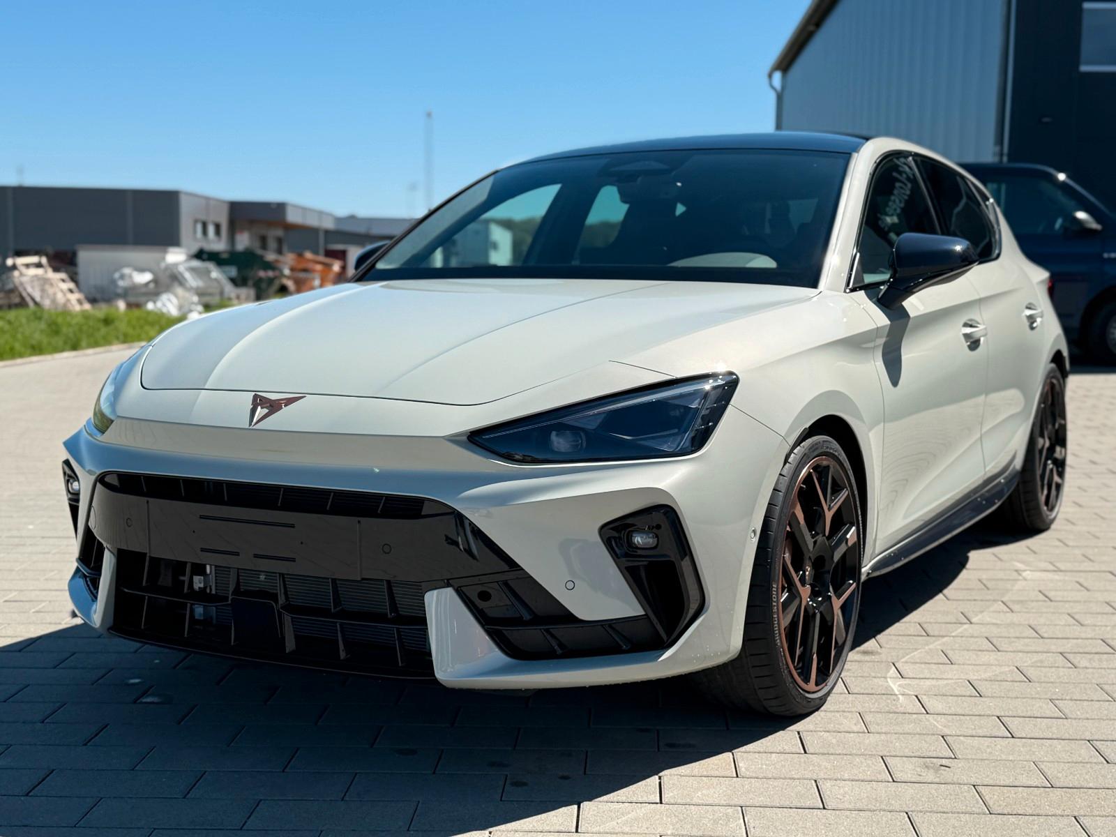 Cupra Leon 2.0 TSI VZ EXTREME+AHK+PANO+HD-MATRIX