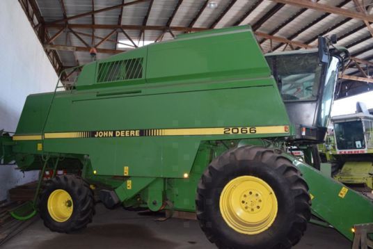 John Deere 2066