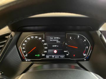 BMW 118 d Sport Line *LED*PDC*CARPLAY*TOUCH*SHZ*TEMP