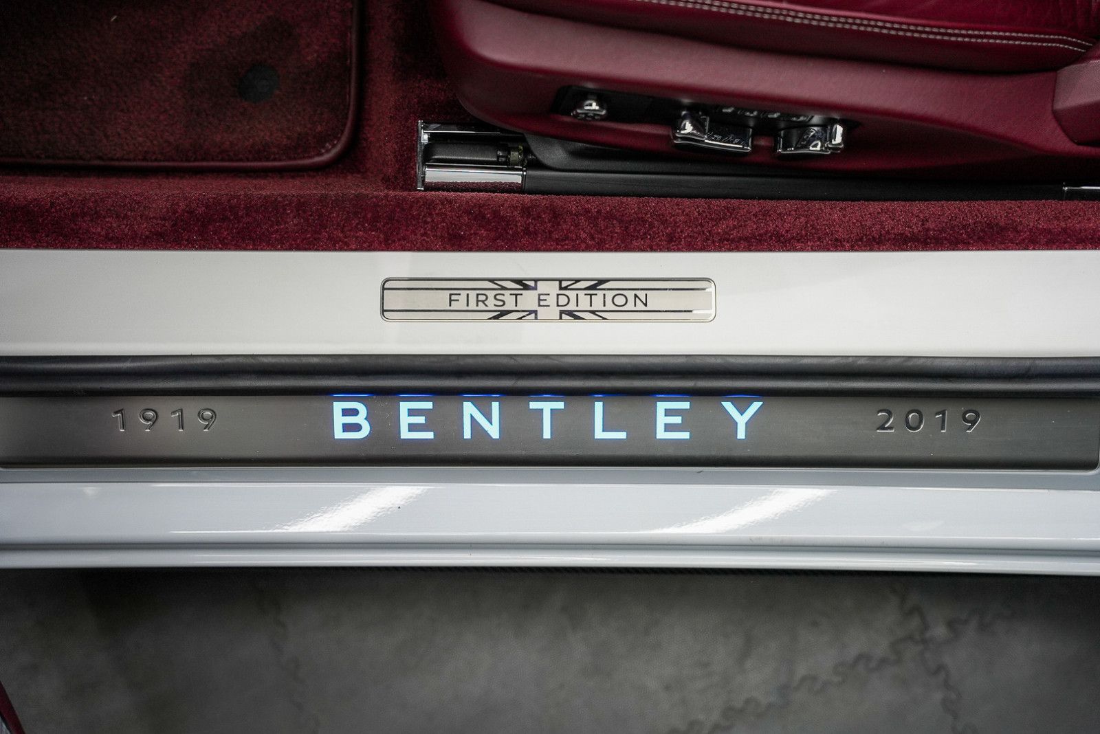 Fahrzeugabbildung Bentley Continental GTC 100years FirstEdition W12 CARBON