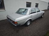 Mercedes-Benz Mercedes W123 300D - Mercedes-Benz 300: W123 300d