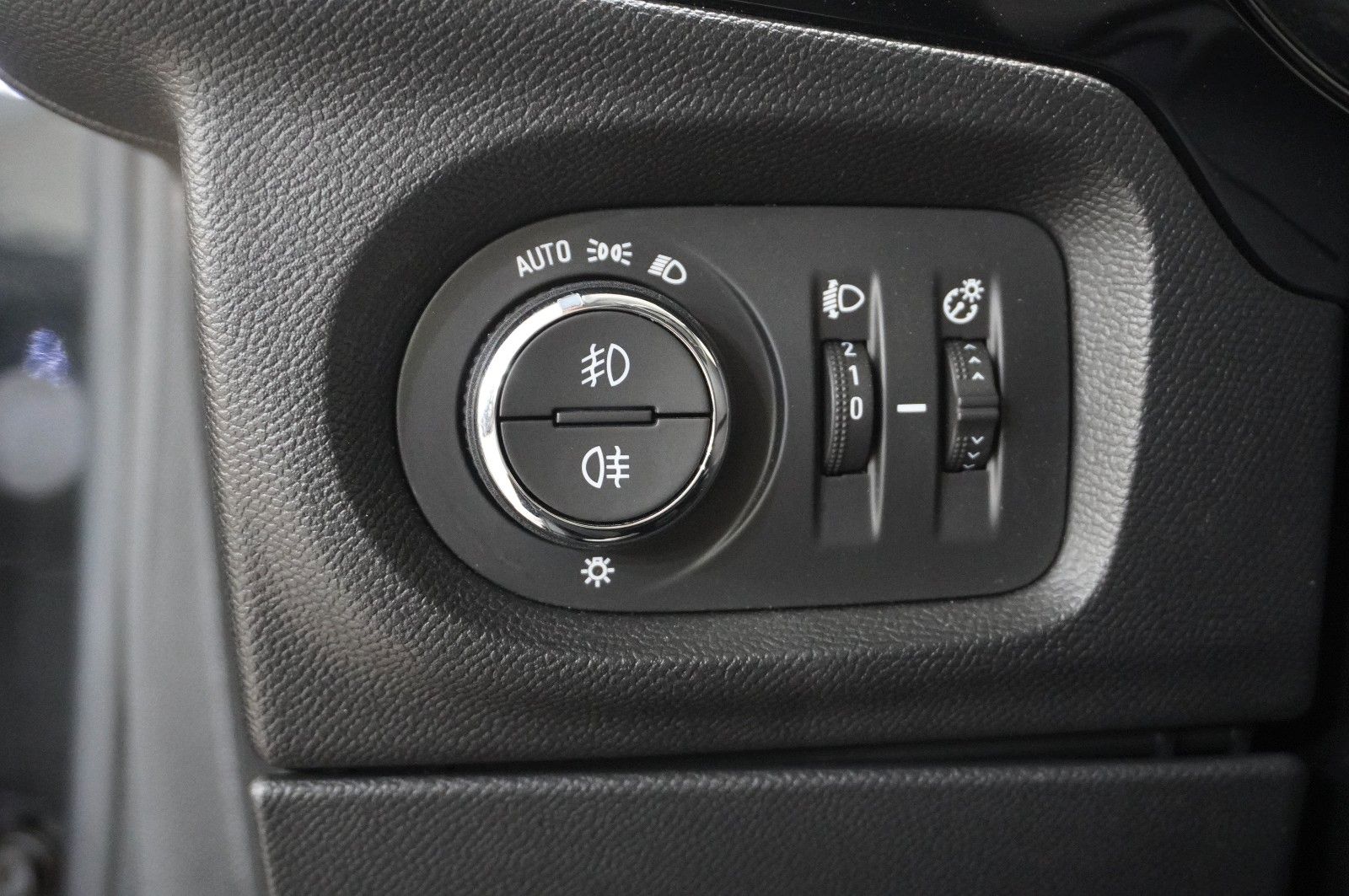 Fahrzeugabbildung Opel Corsa-e ELEKTRO 1-PHASIG NAVI/DAB/KAMEERA/VIRTU.