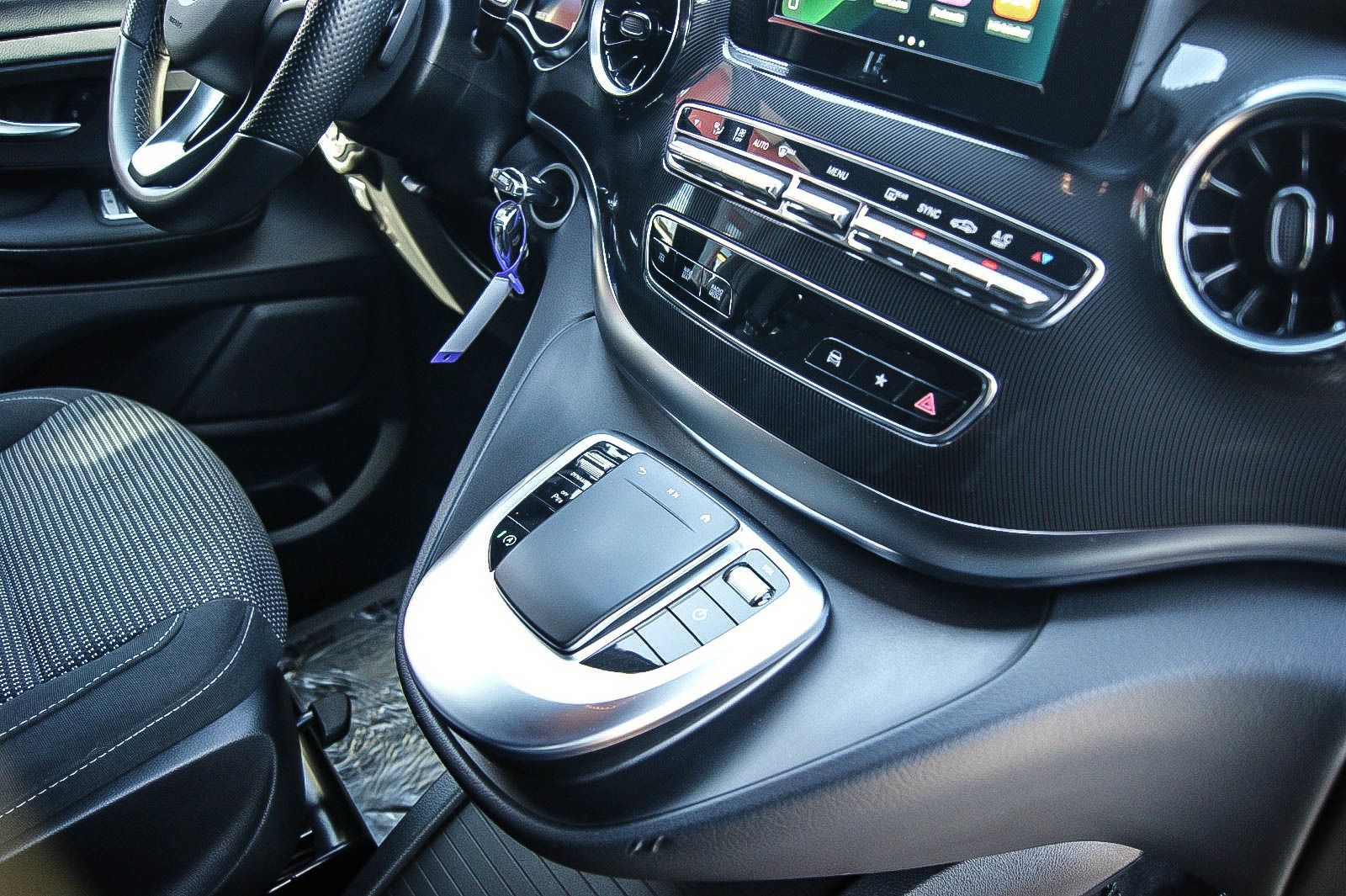 Fahrzeugabbildung Mercedes-Benz V 250 d EDITION AMG MBUX 7-SITZE IQ-LED KAMERA