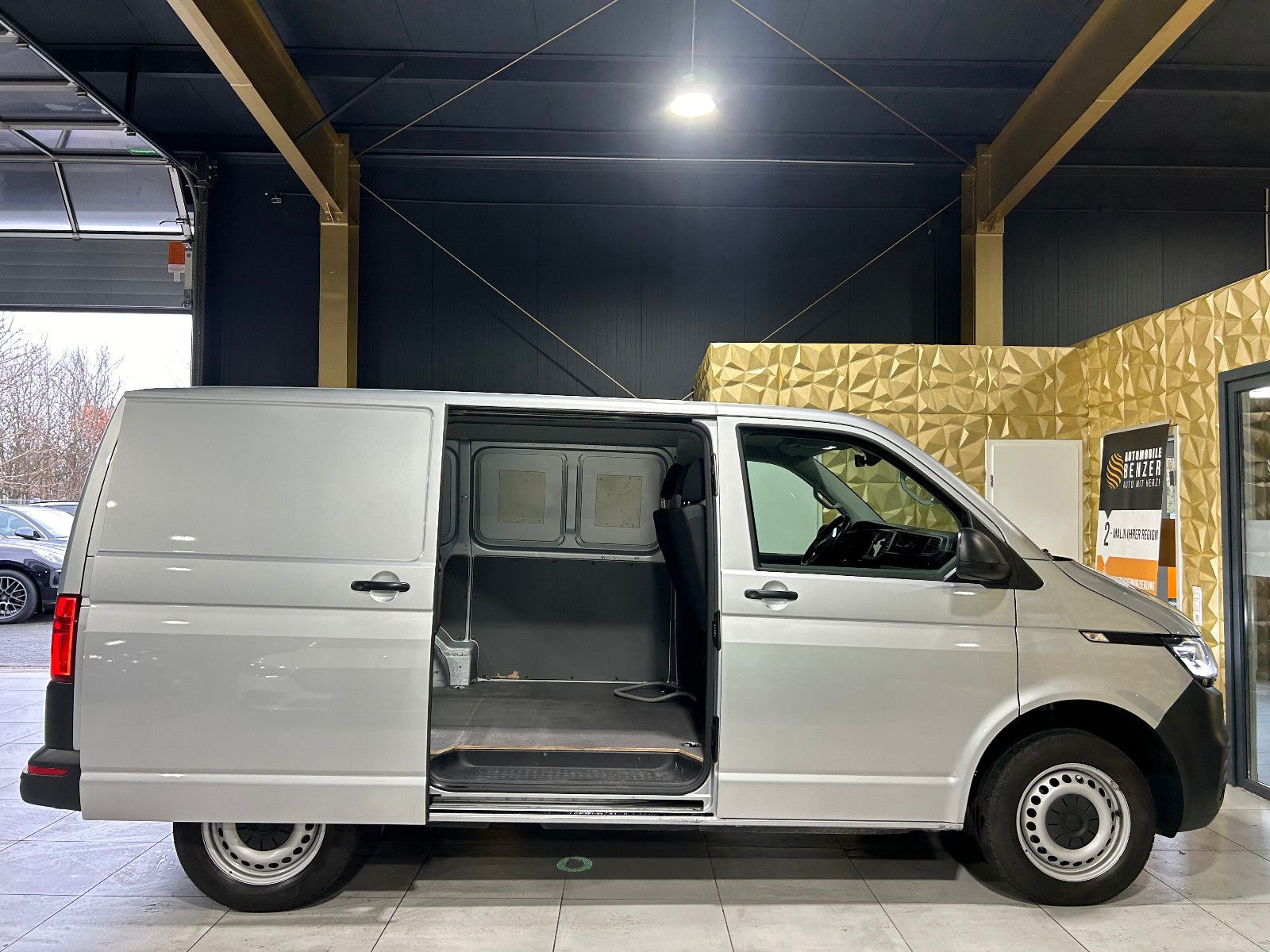 Fahrzeugabbildung Volkswagen T6.1 Transporter  Kasten FWD/APPLE/3-SITZ/ACC/