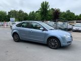 Ford Focus Lim. Ghia 1.6.Automatik - Ford Focus aus 2007 mit Benzin-Antrieb: Limousine