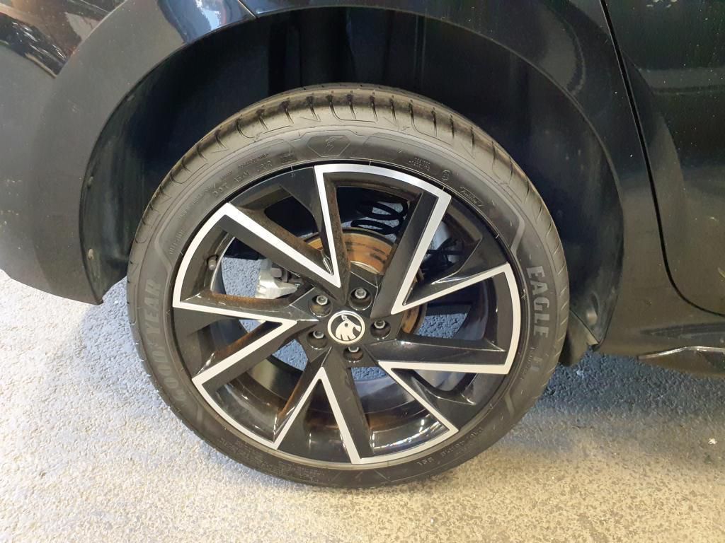Skoda Kamiq Monte Carlo 1.5TSI Pano*Tempo*PDC*SH*Klima