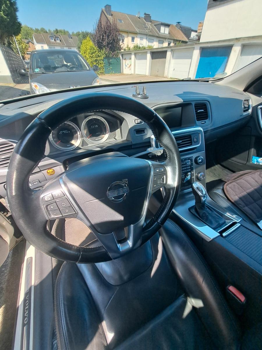 Volvo V60 2012 — photo 12