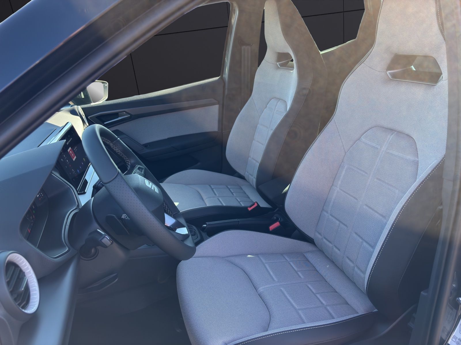 Fahrzeugabbildung SEAT Arona 1.0 TSI FR KESSY RFK 18" BICOLOUR