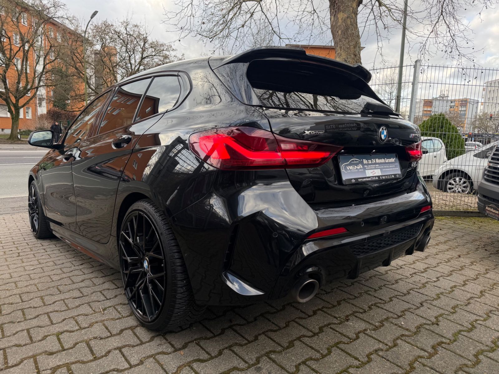 BMW M135 i xDrive Limousine / HEAD UP - LEDER