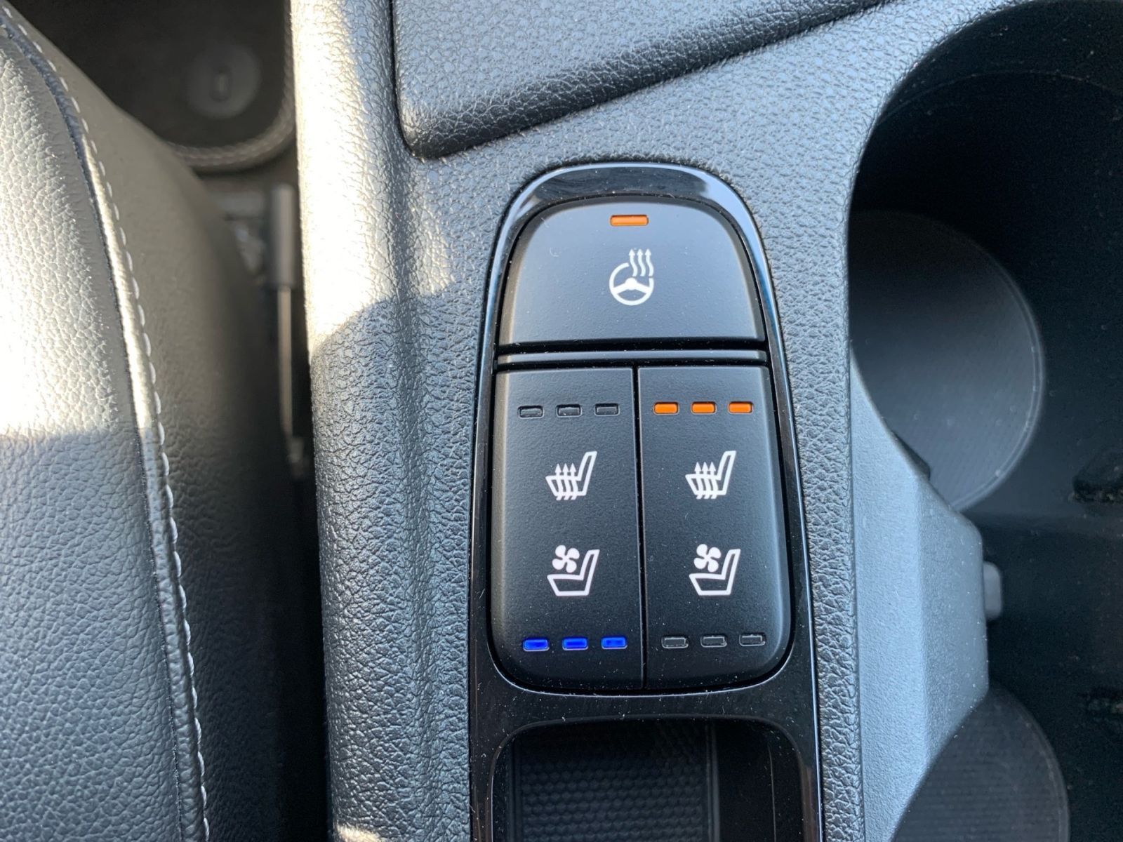 Fahrzeugabbildung Kia Niro 1.6 Hybrid Spririt AHK Leder Navi 1Hd