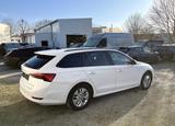 Skoda Octavia Combi 2.0 TDI Ambition *LED*Navi*AHK - Skoda Octavia: Ambition