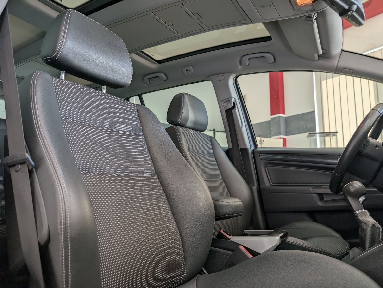 Fahrzeugabbildung Opel Zafira 2.2 Cosmo PANO 7S EURO4 GRÜN PLAK