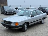 Audi 100 - silberne Audi 100