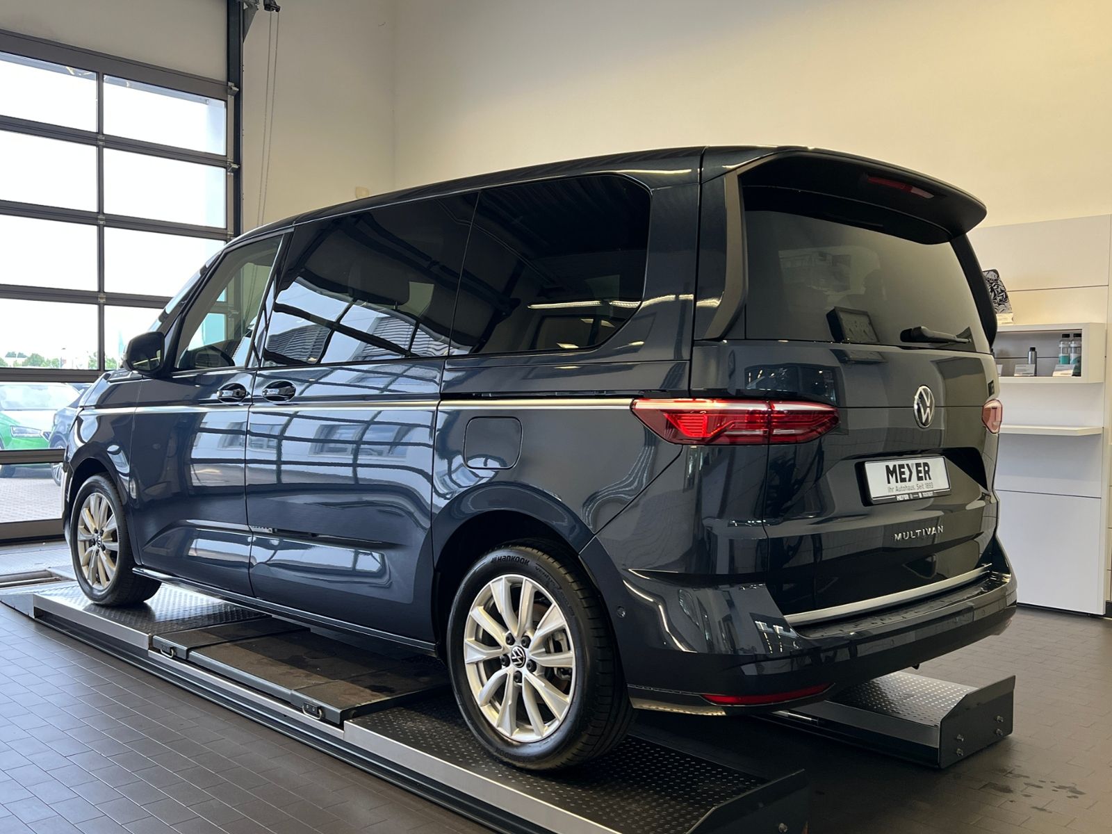 Fahrzeugabbildung Volkswagen Multivan T7 Style 2.0 TDI DSG *AHK, IQ.Light, Pa