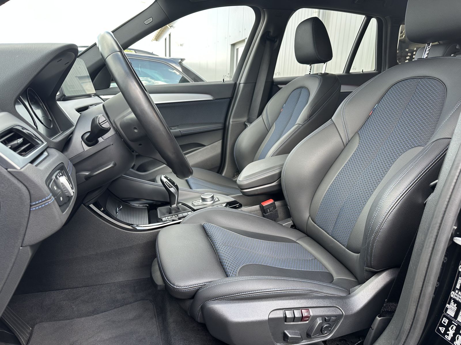 Fahrzeugabbildung BMW X1 xDrive25d M-Sport NAV+LED+AHK+ACC+KAMERA+HIFI