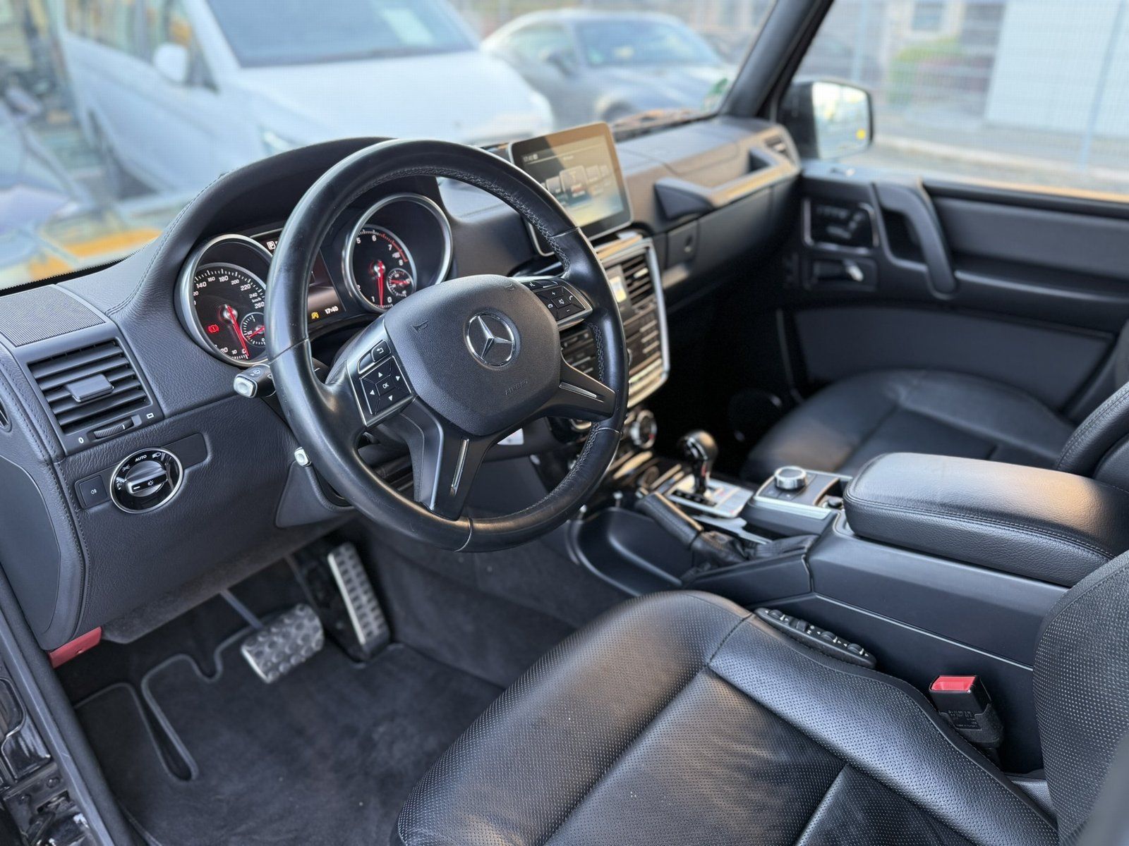 Fahrzeugabbildung Mercedes-Benz G 500 AHK*SCHIEBEDACH*STANDHEIZUNG+HARMAN-KARDON