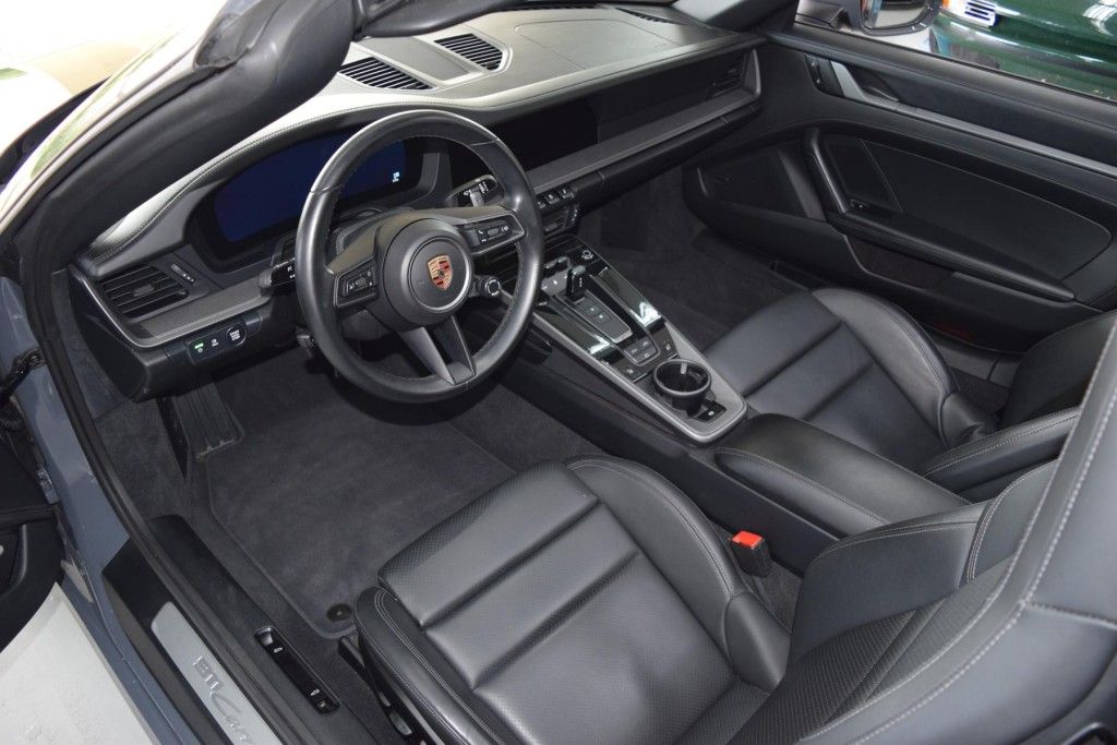 Porsche 992 Carrera Cabriolet unfallbeschädigt MatrixLed foto 3