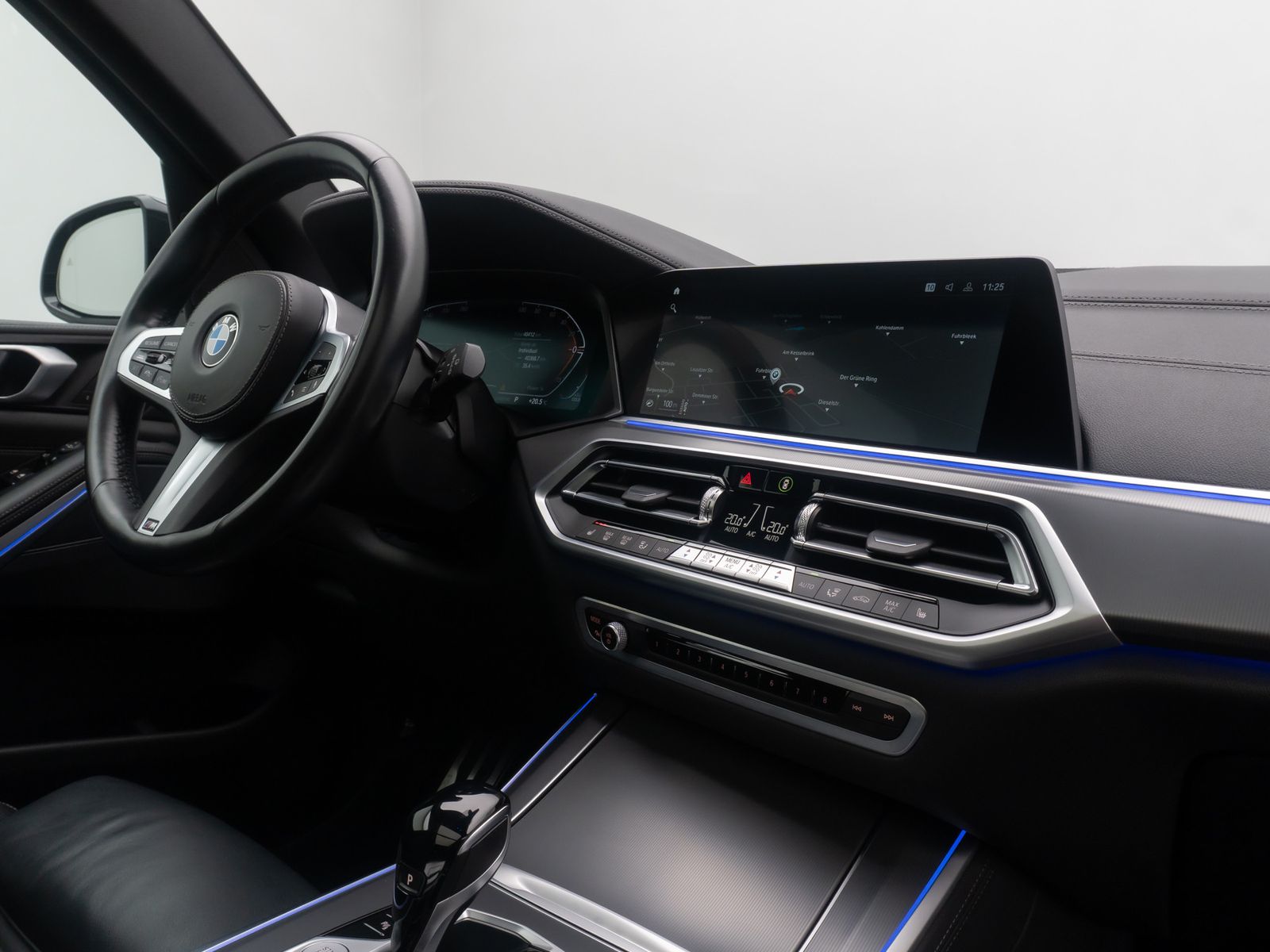 Fahrzeugabbildung BMW X5 xD30d M Sport 360&deg; HUD SoftCl Panorama 22Zoll