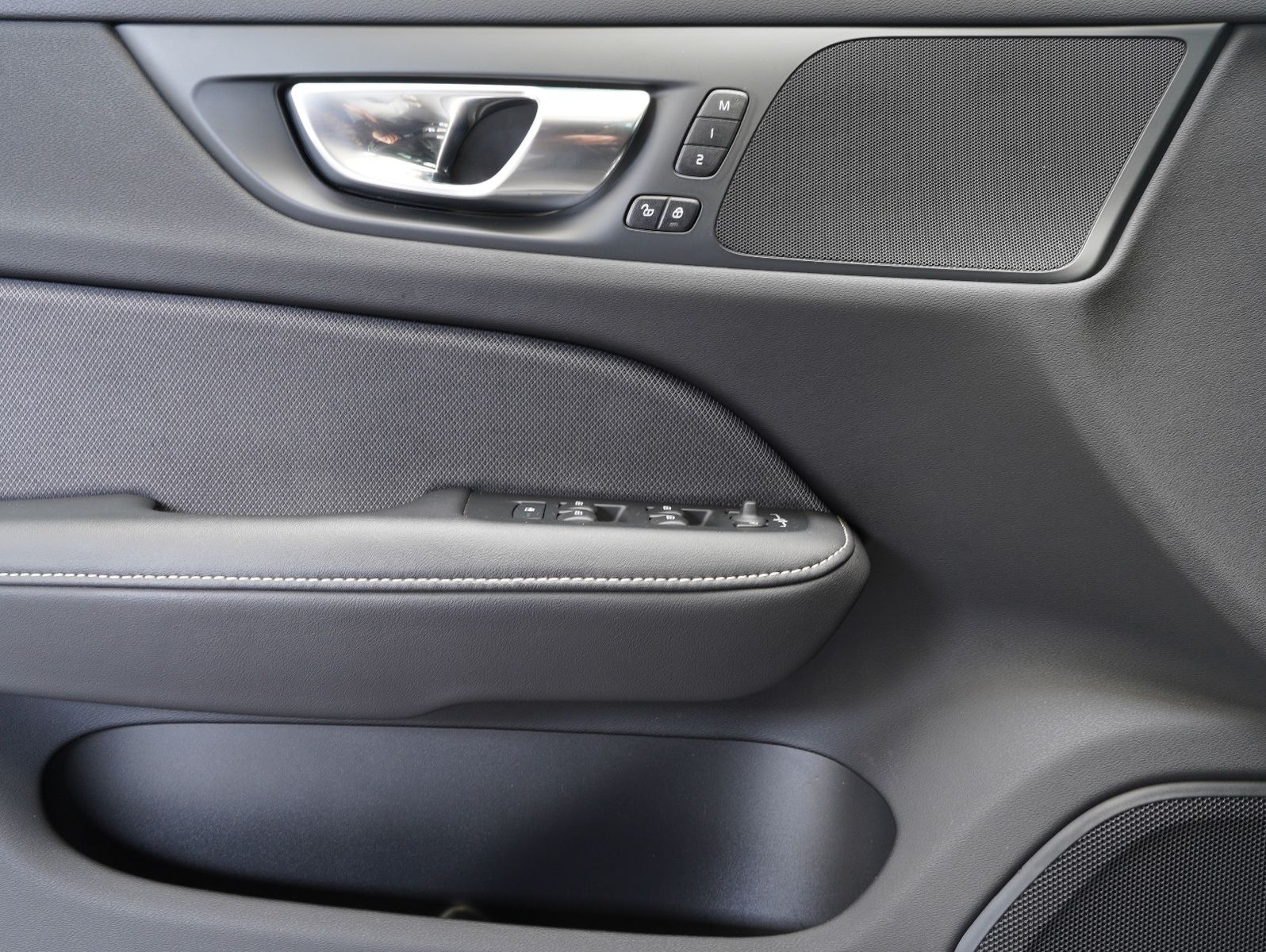 Fahrzeugabbildung Volvo V60 T6 AWD Recharge Plug-In R Design ACC/4C/AHK