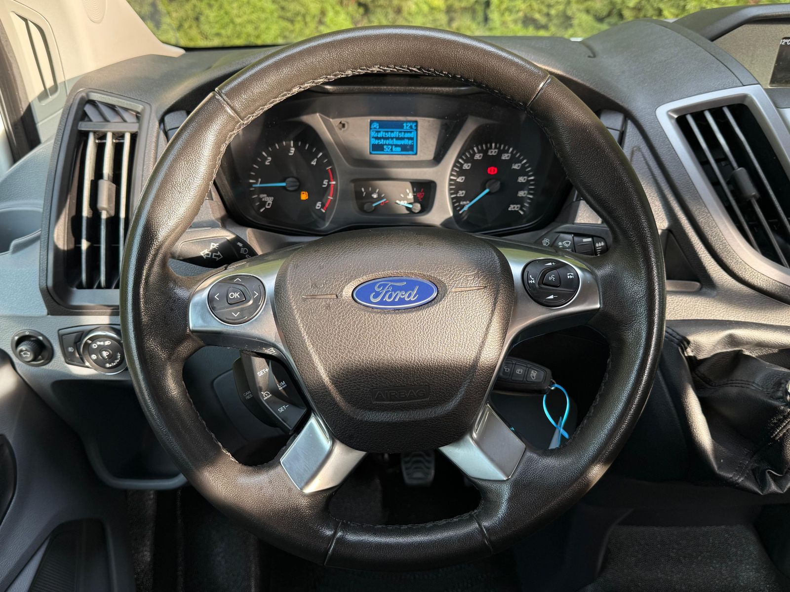 Fahrzeugabbildung Ford Transit 2.0TDCi 350 L3H3 9-Sitz+ROLLSTUHLRAMPE+
