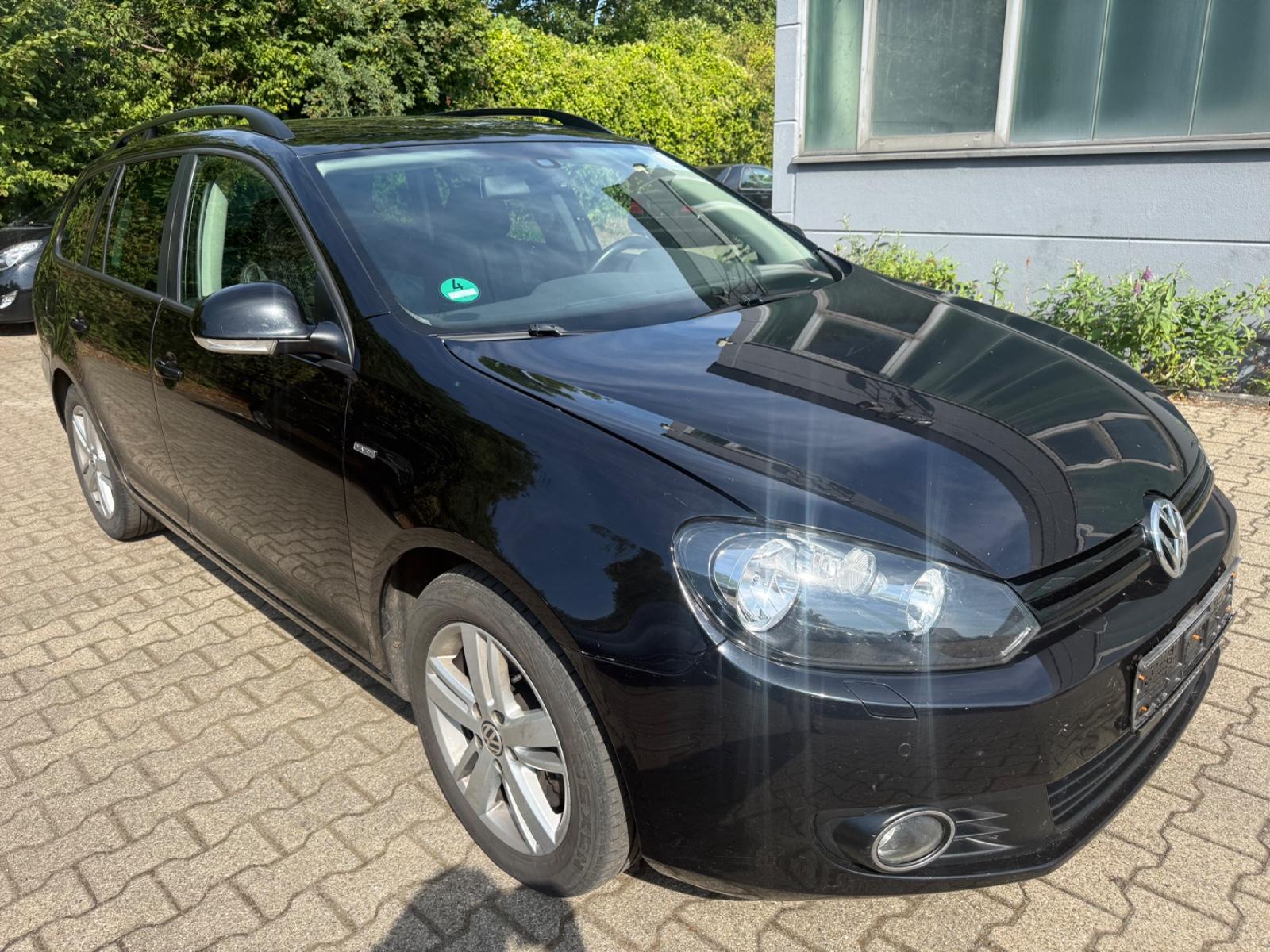 Volkswagen Golf 2013 — rear view