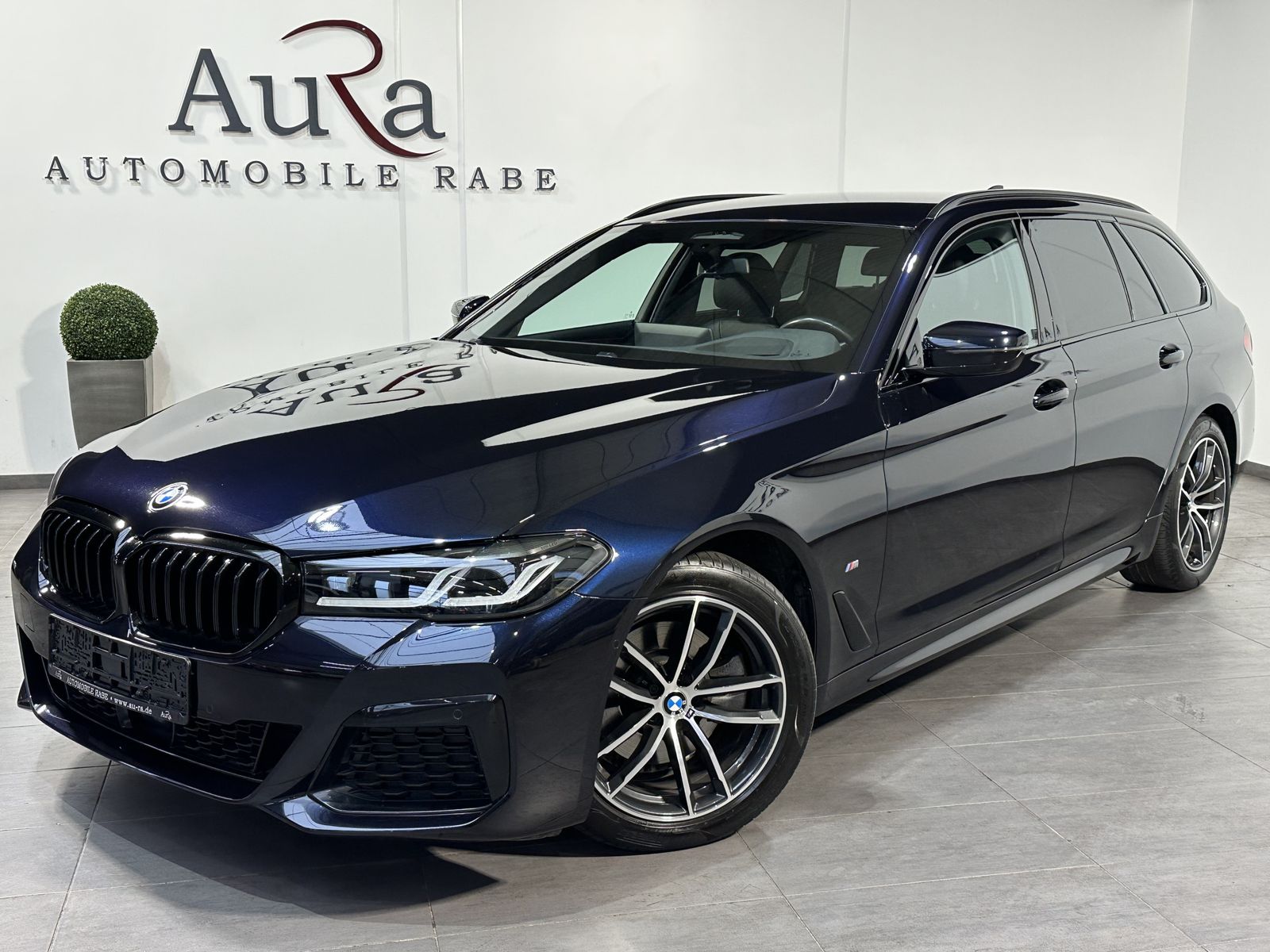 Fahrzeugabbildung BMW 520d Touring xDrive M-Sport NAV+LED+HEAD-UP+KAM
