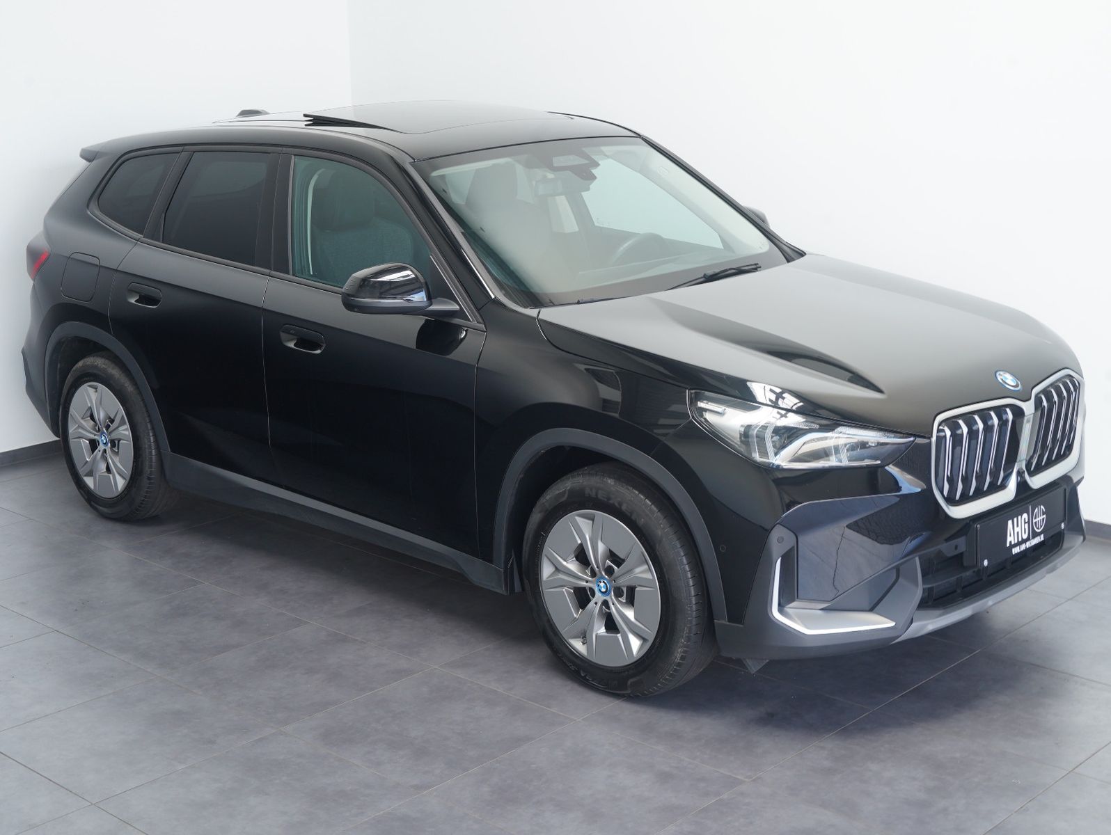 Fahrzeugabbildung BMW iX1 30 xDrive LED/ACC/HEAD-UP/KEYLESS/PANO/360°