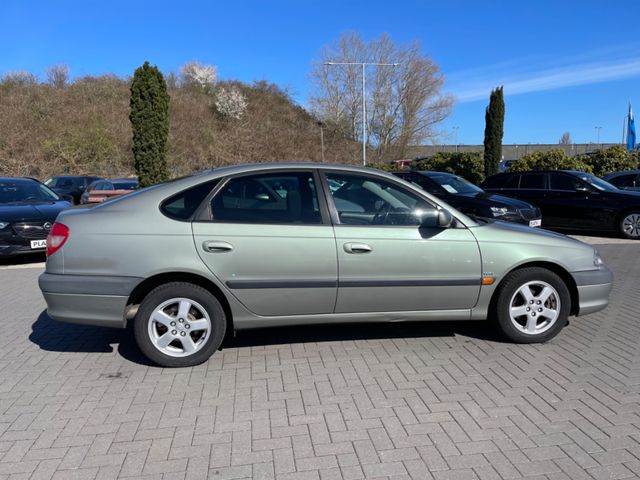 Toyota Avensis  1.8 Linea Sol
