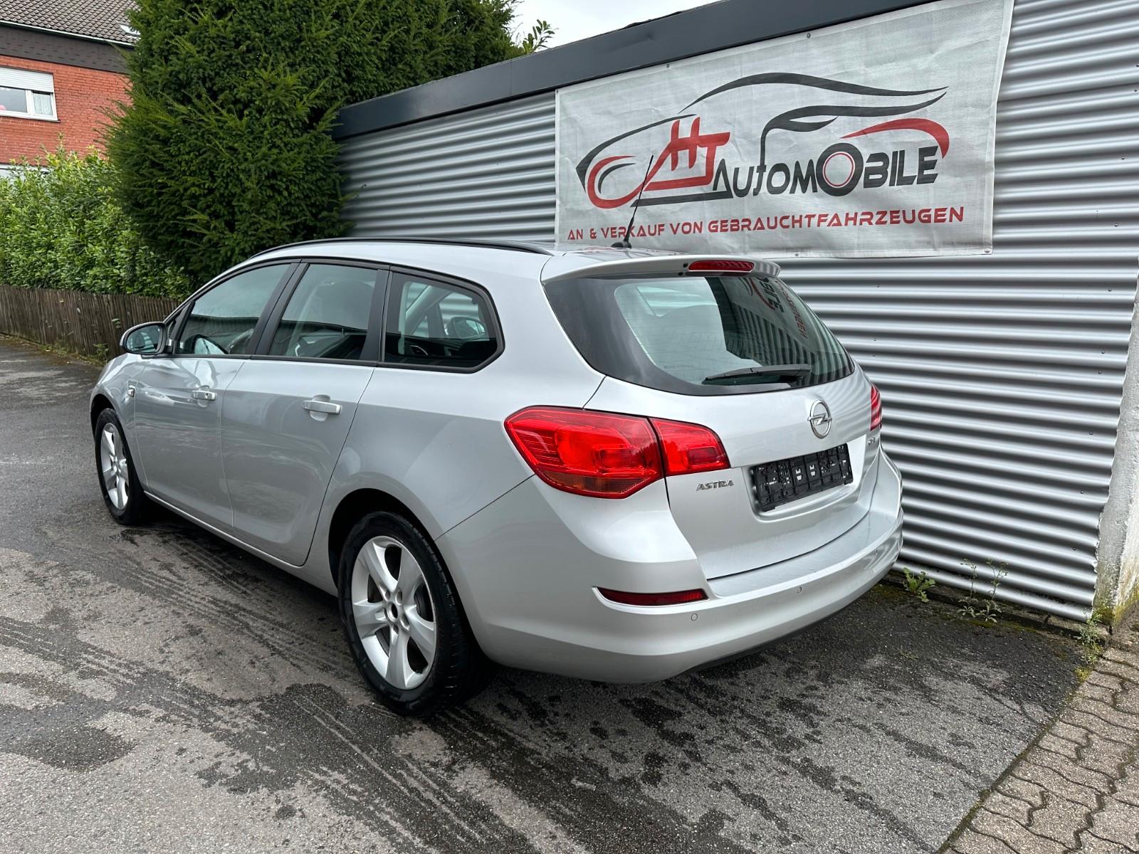 Opel Astra 2012 — photo 6
