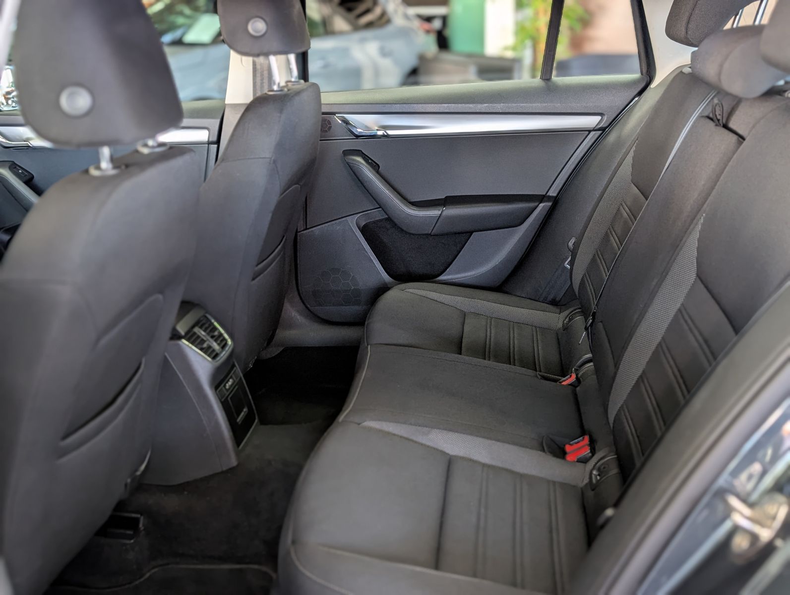 Fahrzeugabbildung SKODA Octavia 1.0 TSI Tour TEMP LED SHZ APP