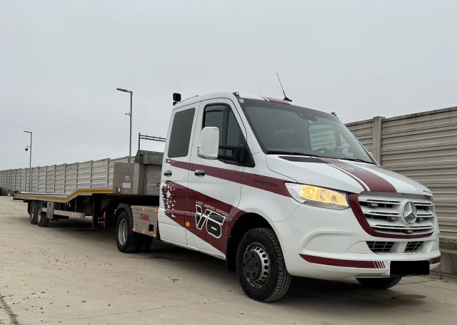 Mercedes-Benz tractor with semi-trailer