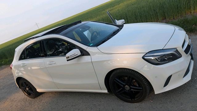 MERCEDES-BENZ Mercedes A 180 Automatik Style mit Panoram...