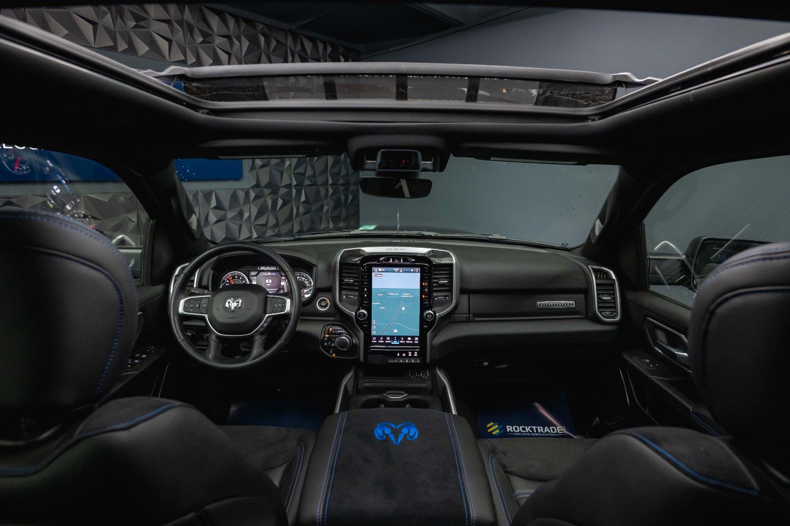 Fahrzeugabbildung Dodge RAM 5.7 V8 HEMI 4x4 NIGHT *Pano*LED* Unfallfrei