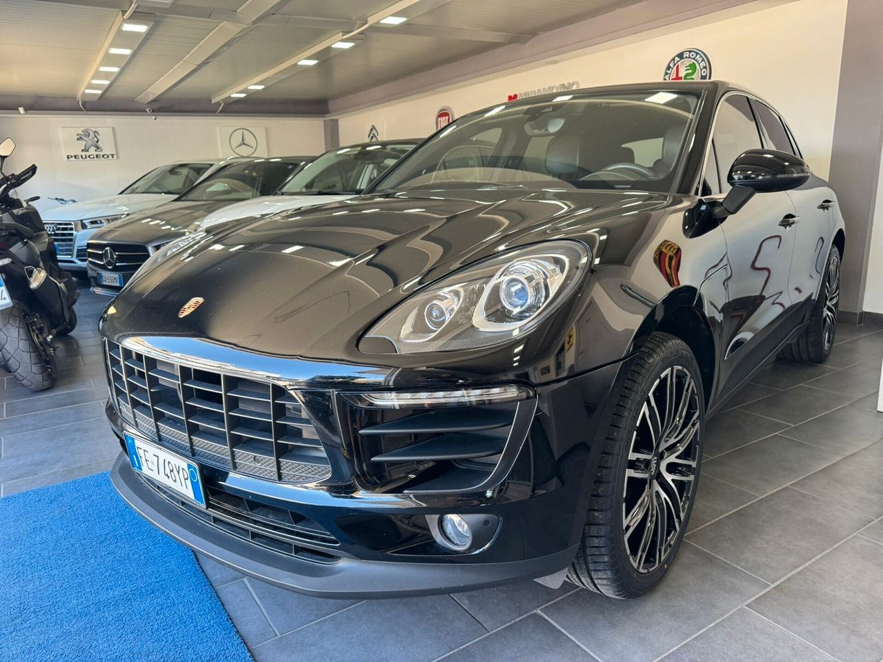 PORSCHE Macan