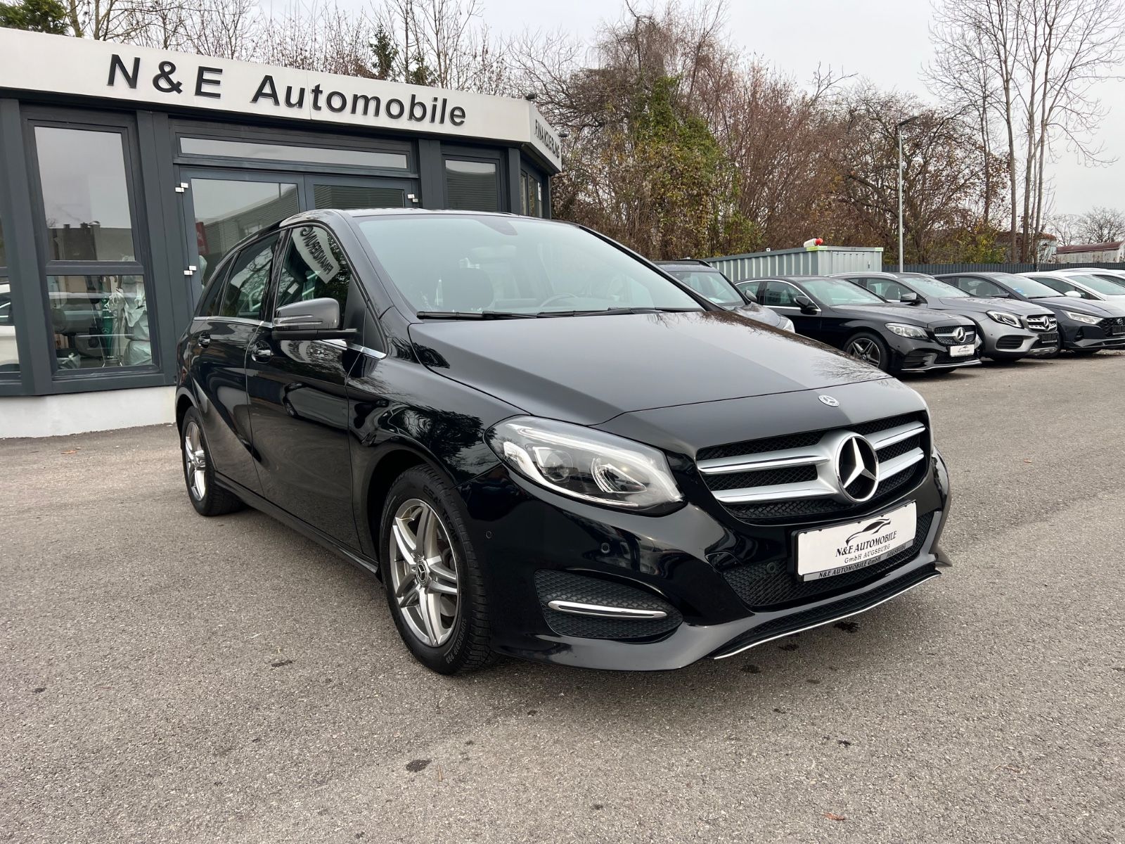 MERCEDES-BENZ B 180 