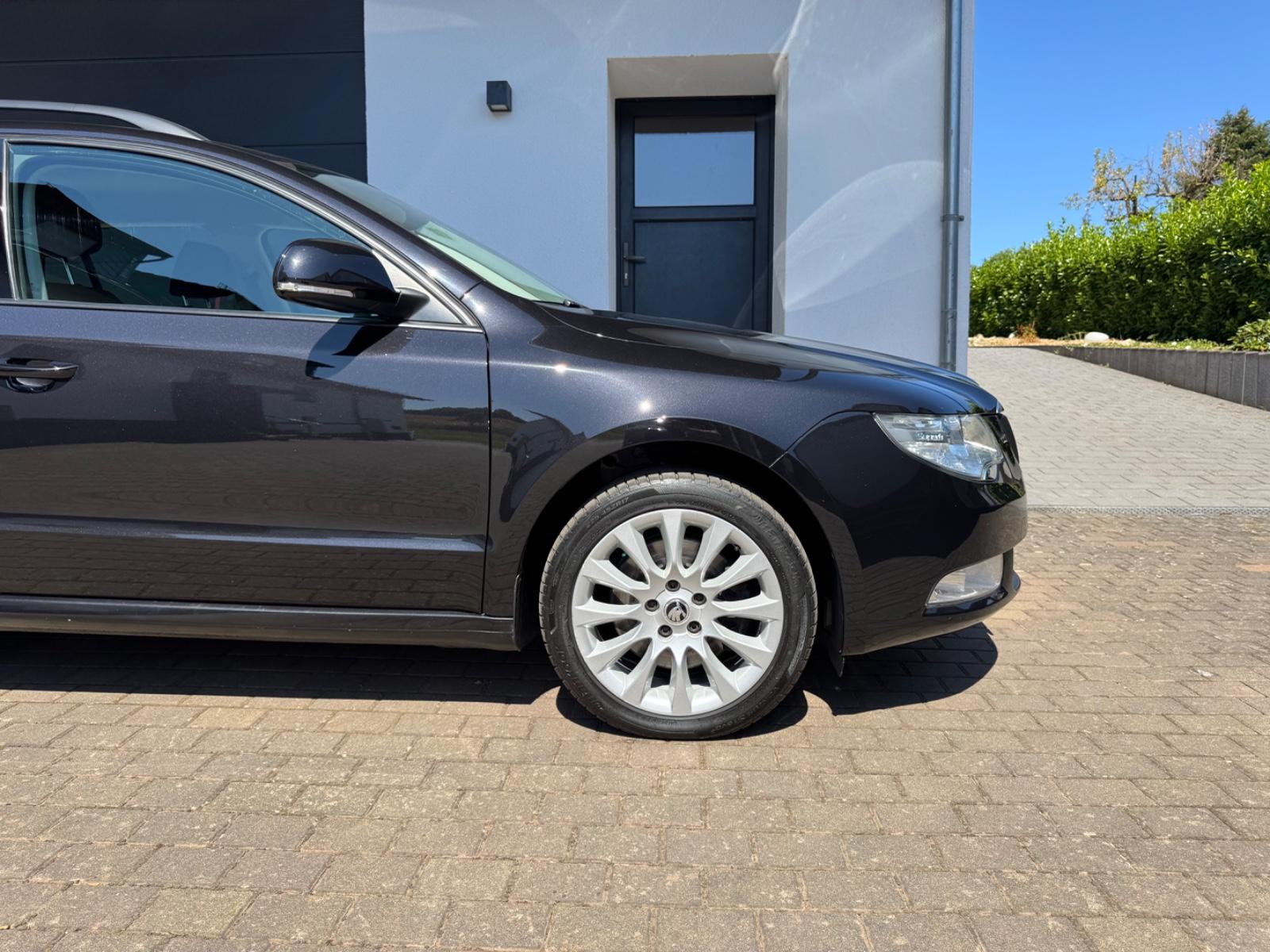 Skoda Superb Combi Active *1.Hand*Garantie*AHK*
