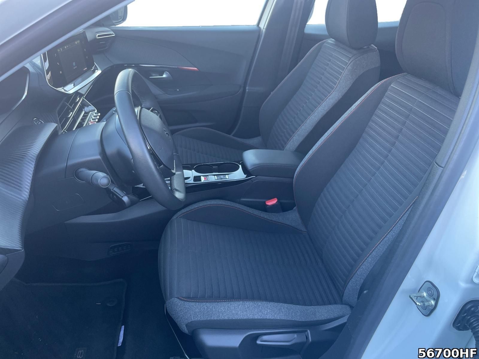 Fahrzeugabbildung Peugeot e-2008 Active*SITZHZG*PDC HI+CAM*CARPLAY*