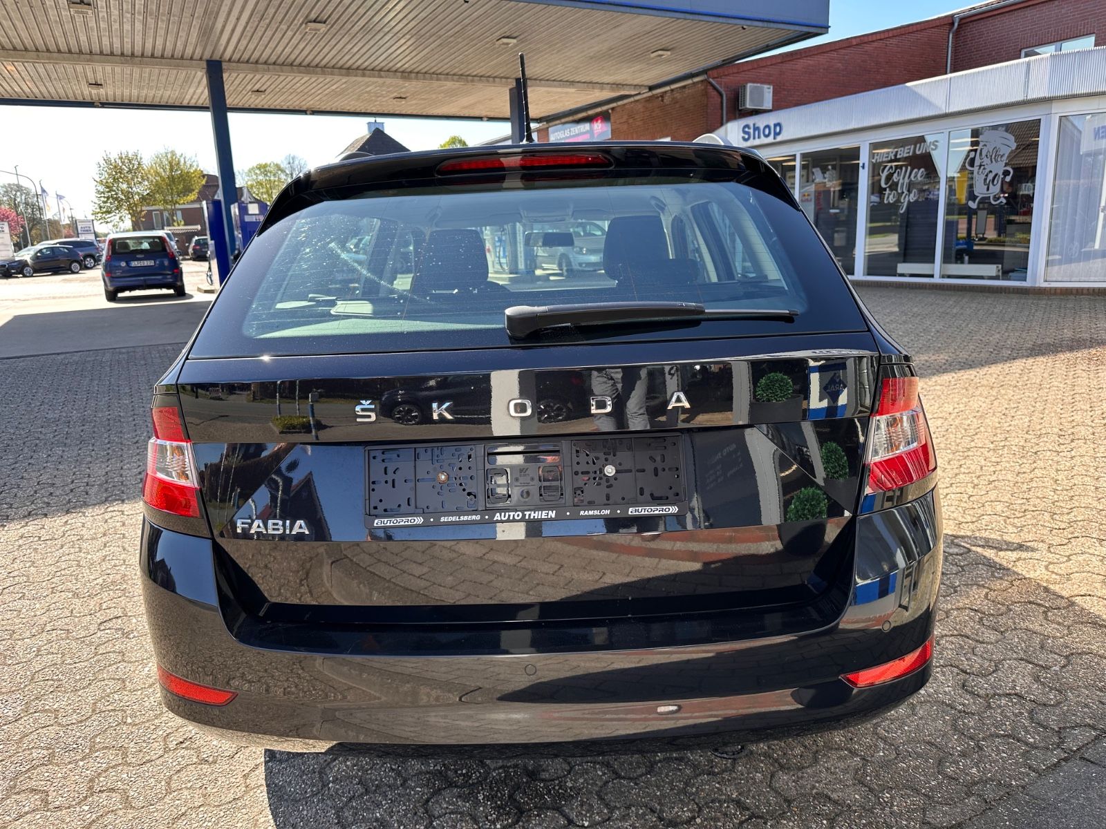 Fahrzeugabbildung SKODA Fabia Combi 1.0 TSI Ambition SHZG/PDC/BT/LM