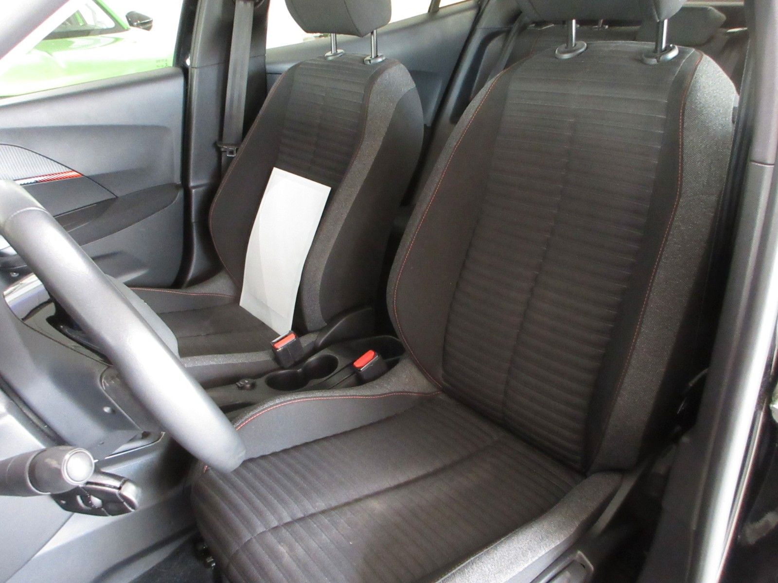 Fahrzeugabbildung Peugeot 2008 Active LED/NAVI/PDC/CAM/SHZ