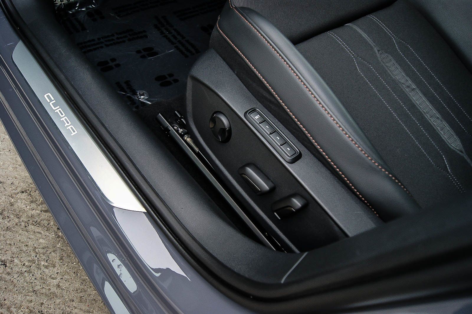 Fahrzeugabbildung CUPRA Leon Sportstourer e-Hybrid PANORAMA CARPLAY ACC