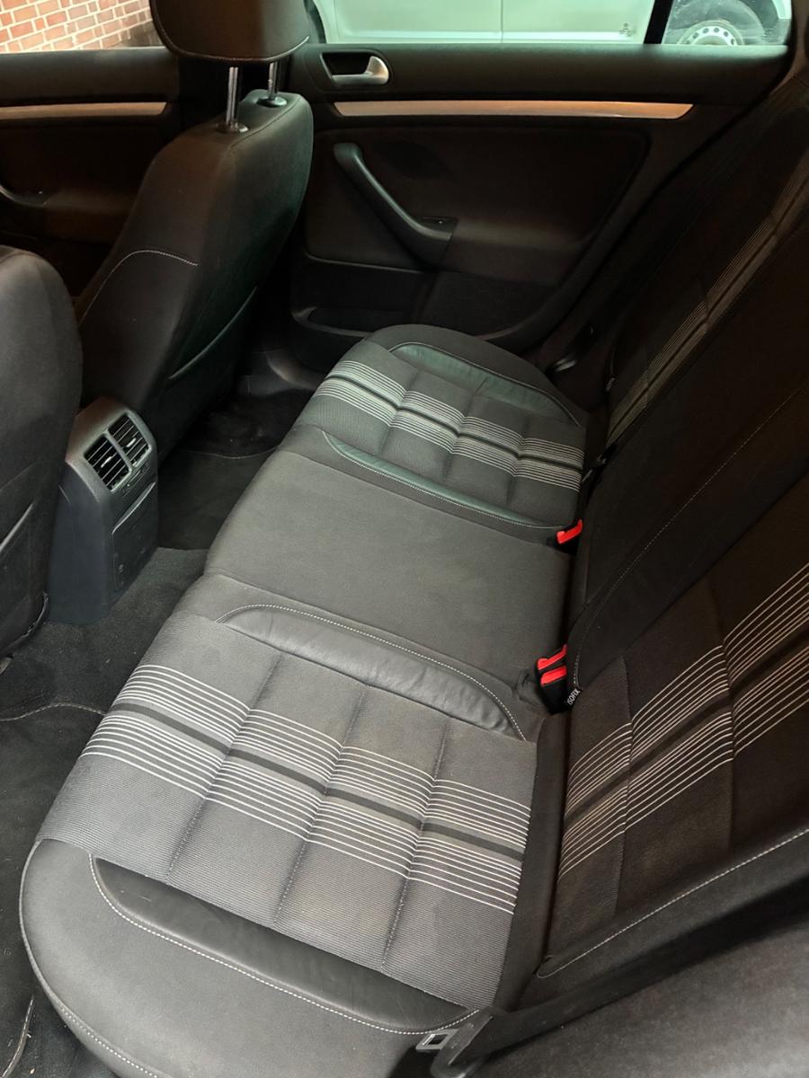 Volkswagen Golf 2012 — interior