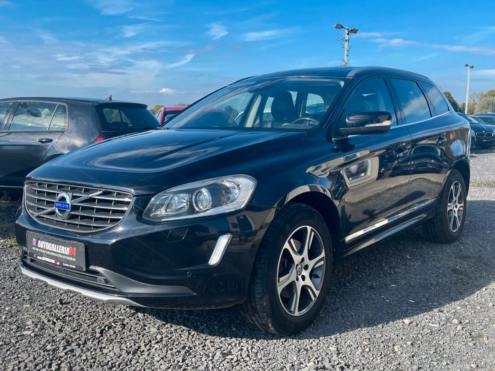 Fahrzeugabbildung Volvo XC60 Summum AWD Aut. Navi Xenon Leder Pano Kamer