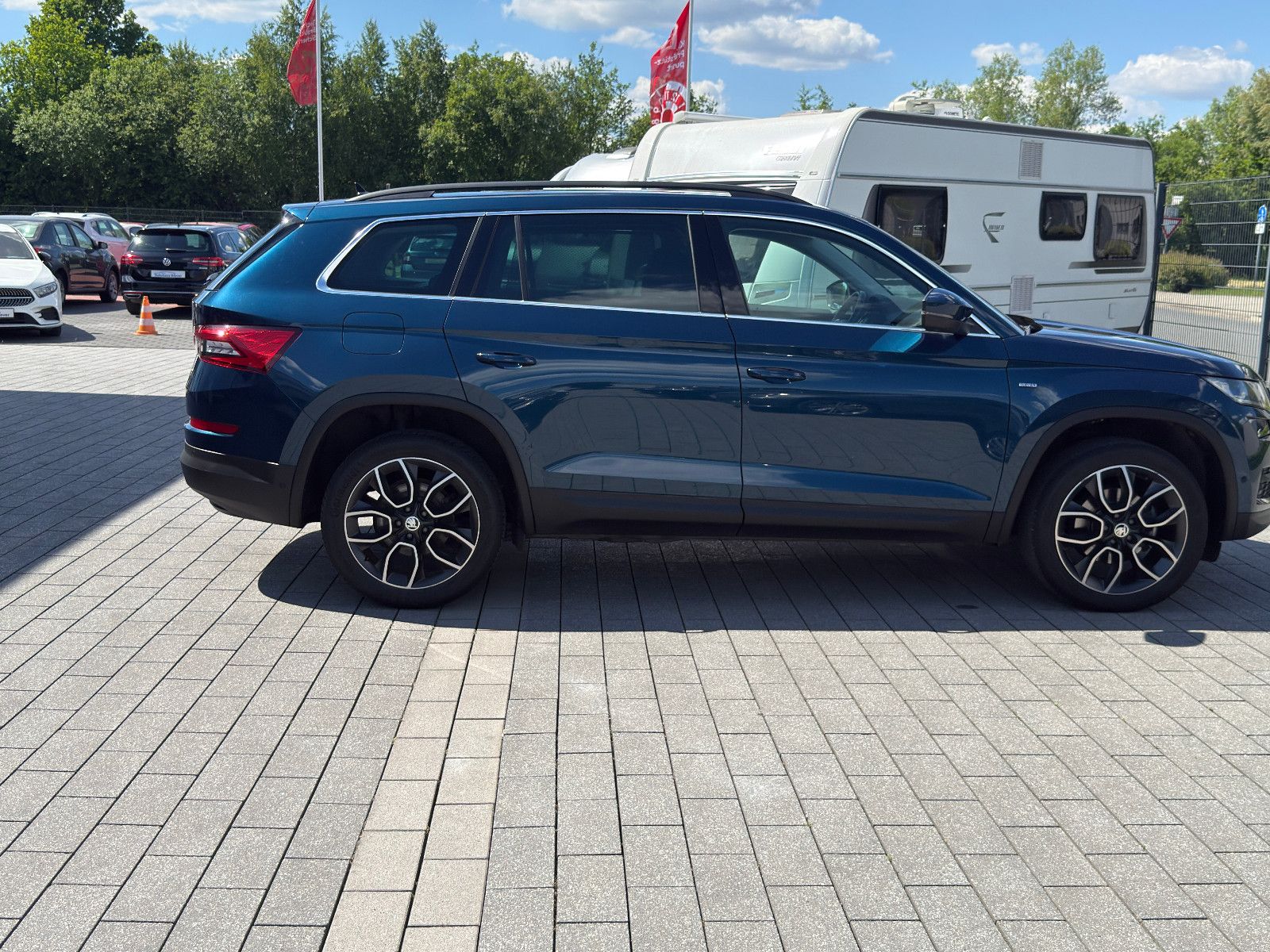 Fahrzeugabbildung SKODA Kodiaq Clever Navi,Sitzh.v+h,Alu,DSG,360°