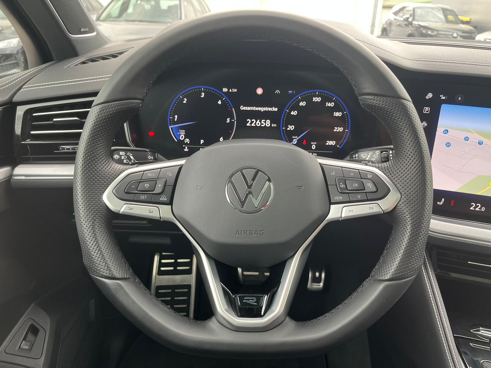 Imagen del vehículo: Volkswagen Touareg 3.0 TDI 4M R-Line VOLL Black 22" UPE 114T