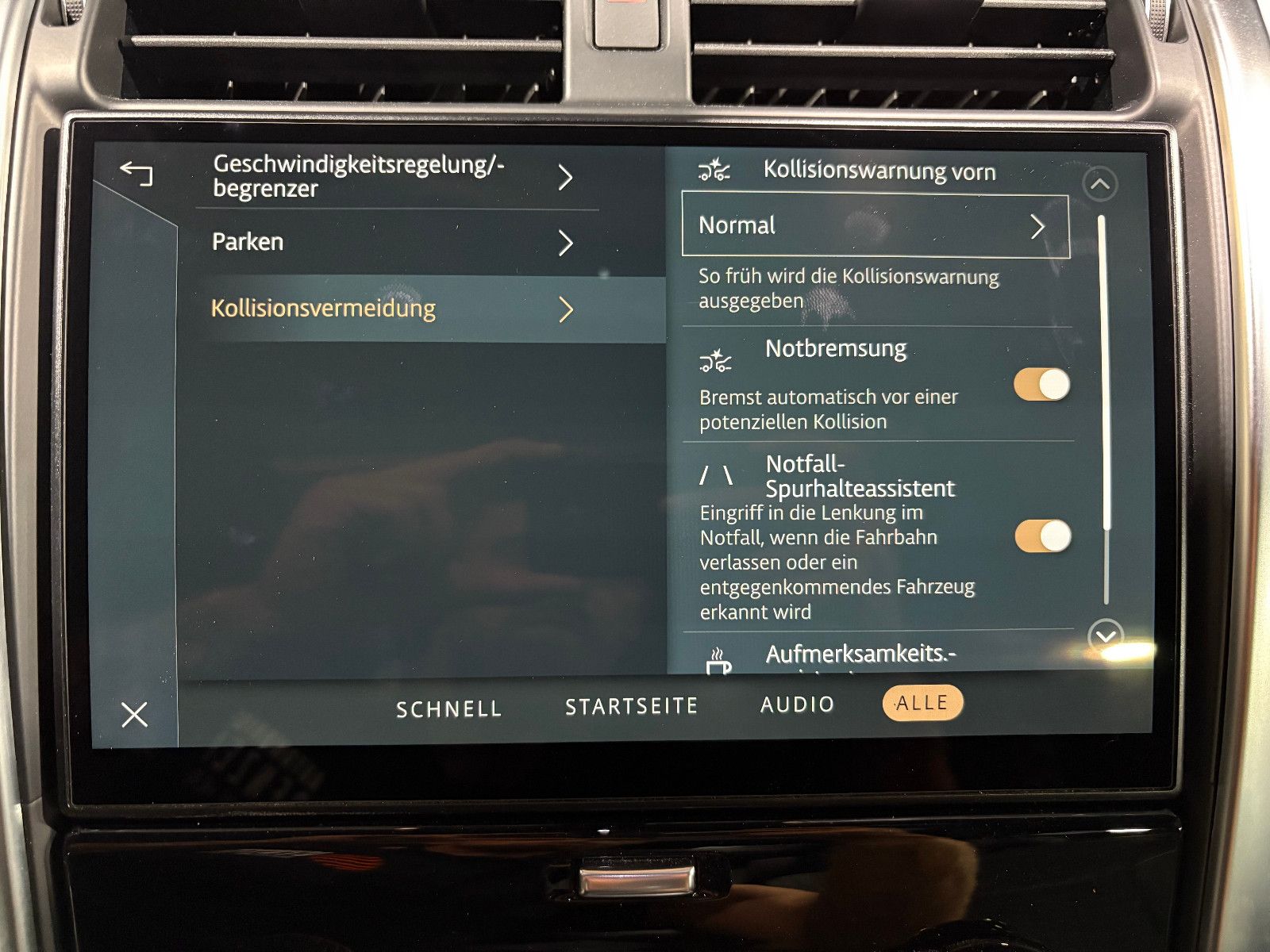 Fahrzeugabbildung Land Rover Discovery 5 SE D250 AWD/PANO/ACC/360°/APPLE/AHK/