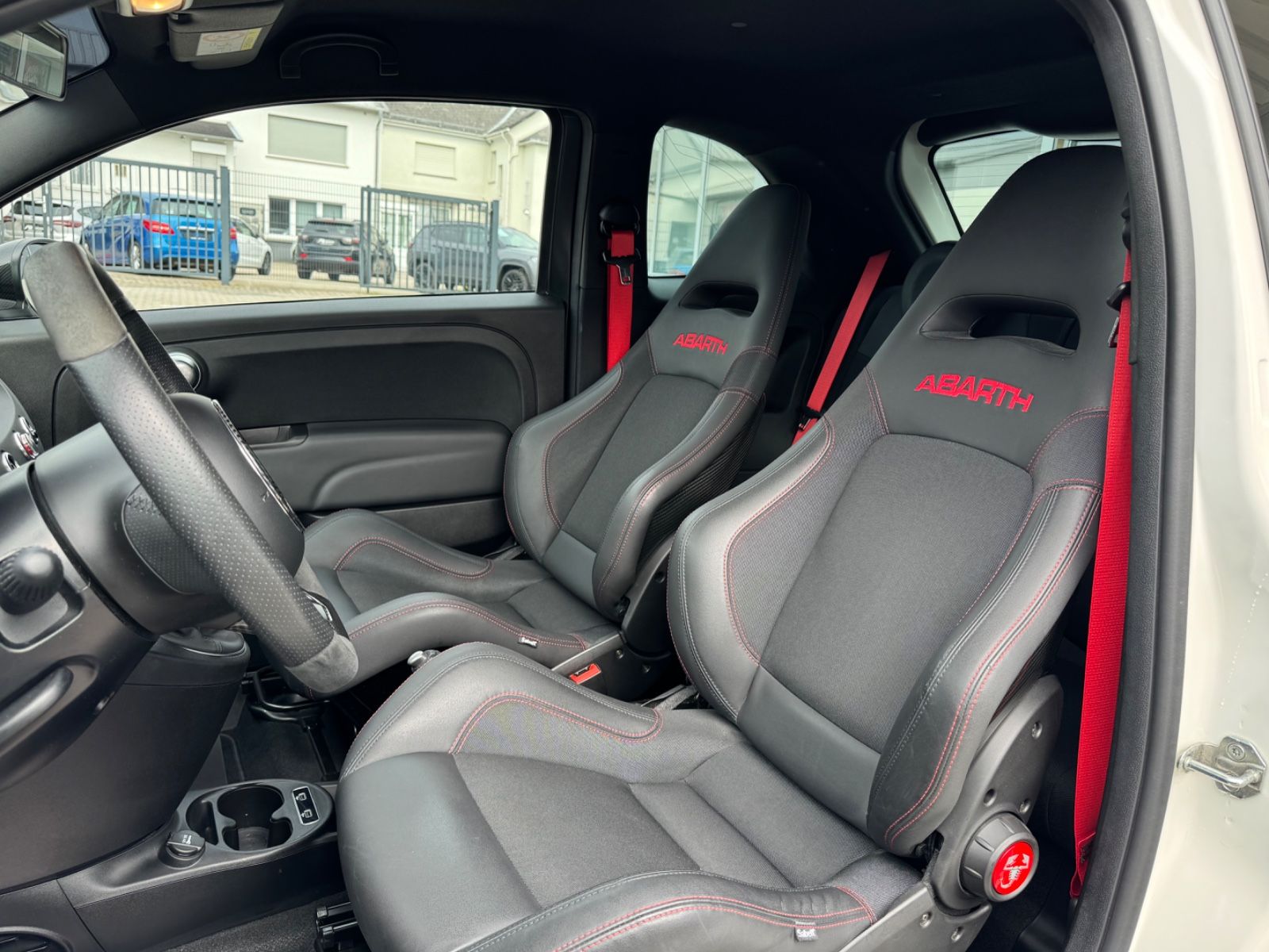 Fahrzeugabbildung Abarth 595 esseesse/CARBON/Akrapovic/MATT/Maxton-Design