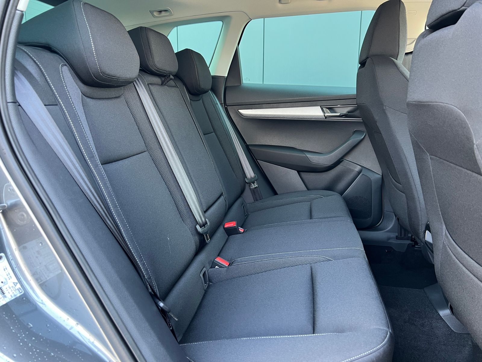 Fahrzeugabbildung SKODA Karoq Tour 1.5 TSI DSG *AHK, 17" LM-Felge, Navi,