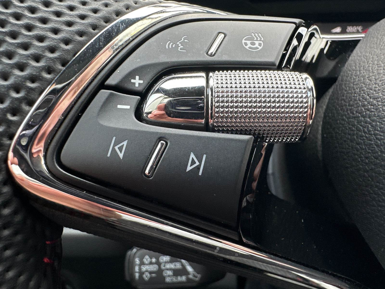 Fahrzeugabbildung SKODA Kodiaq 4x4 RS NAV+MATRIX+AHK+ACC+KAM+PANO+20ZOLL