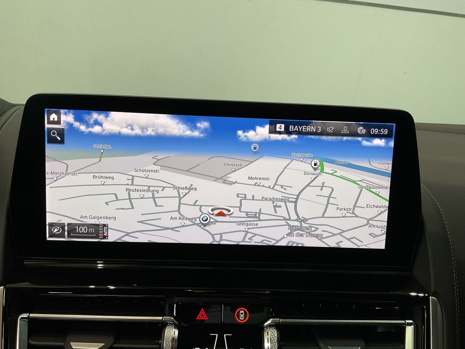 Fahrzeugabbildung BMW M850i xDrive B&W 20" LMR M Carbondach