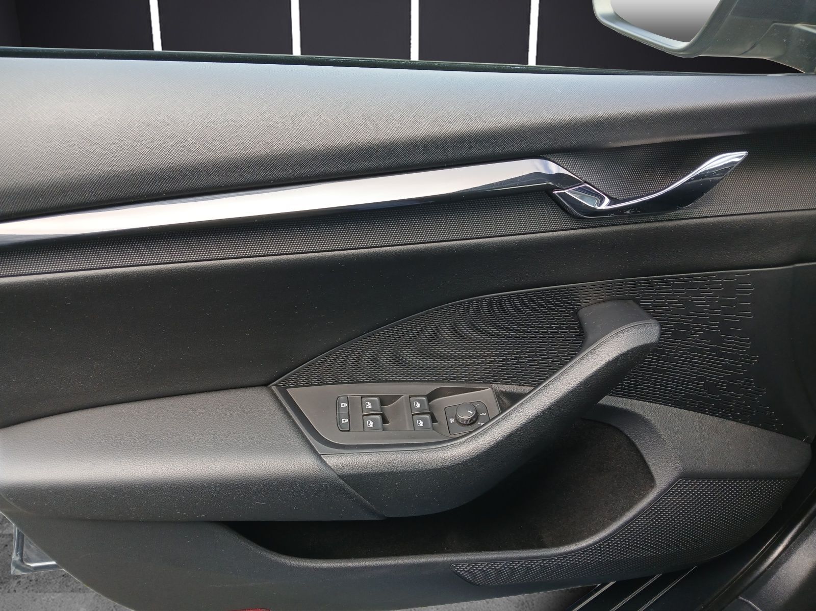 Fahrzeugabbildung SKODA Octavia Combi TSI Ambition LED Navi PDC SH LM